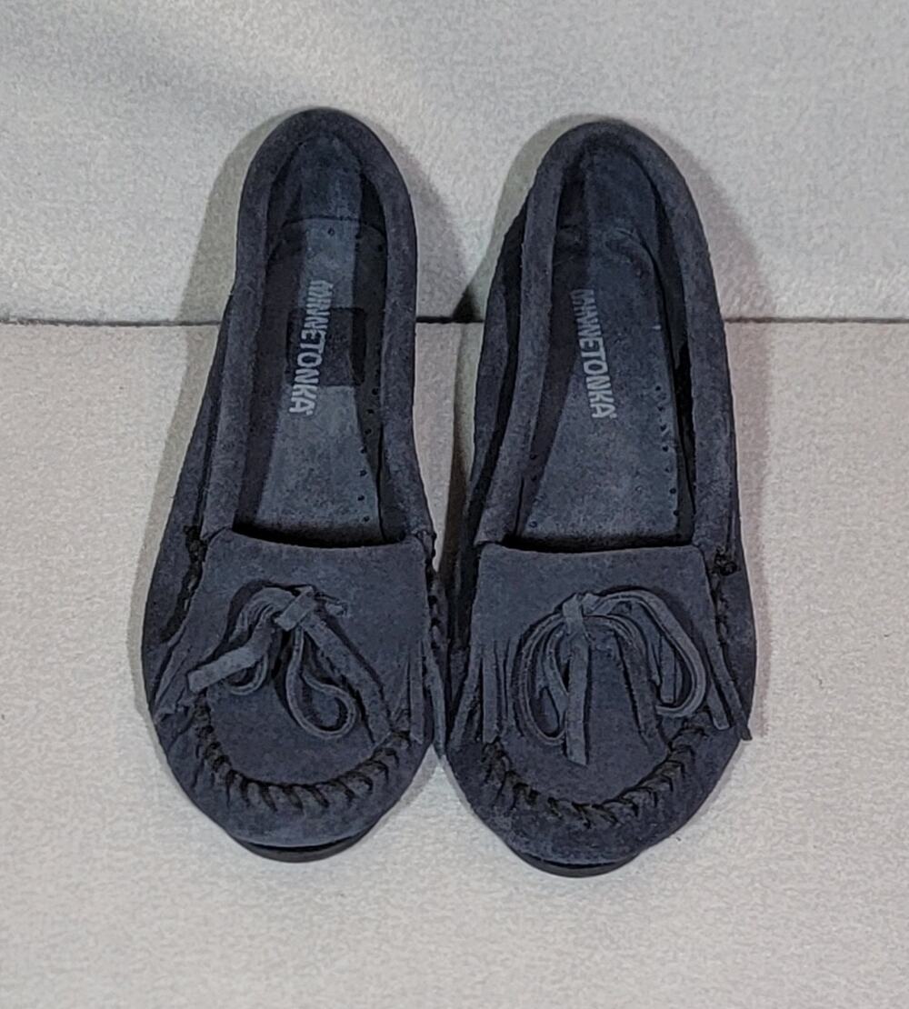 Minnetonka Kilty Suede Moccasins Navy Blue Size 6